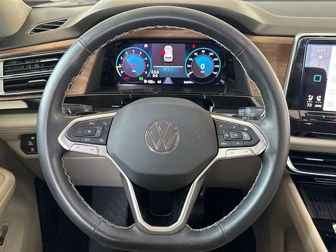 Used 2025 Volkswagen Atlas SE FWD image 21