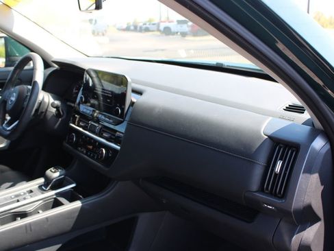 Used 2025 Nissan Pathfinder SL image 31