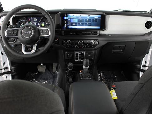 Used 2025 Jeep Wrangler Unlimited Sahara w/ Safety Group AWD/4WD image 9