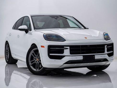 Certified 2025 Porsche Cayenne Coupe image 8