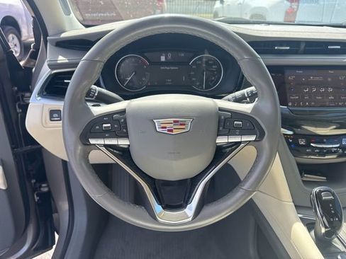 Used 2023 Cadillac XT6 Premium Luxury image 14