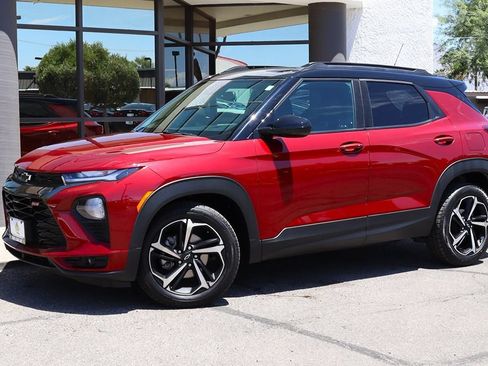 Used 2022 Chevrolet TrailBlazer RS w/ Technology Package FWD image 3