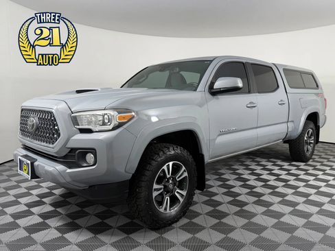 Used 2018 Toyota Tacoma TRD Sport AWD/4WD image 1