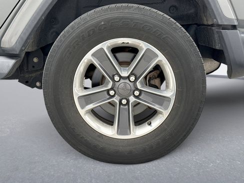 Used 2018 Jeep Wrangler Unlimited Sahara image 24