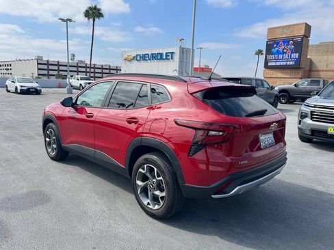Used 2026 Chevrolet Trax LT FWD image 7