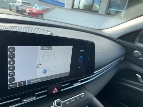 Used 2023 Hyundai Elantra Limited FWD image 12