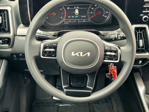 Used 2022 Kia Sorento LX AWD/4WD image 13