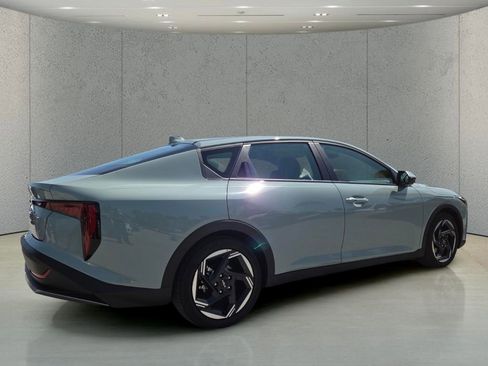 Used 2025 Kia K4 EX FWD image 3