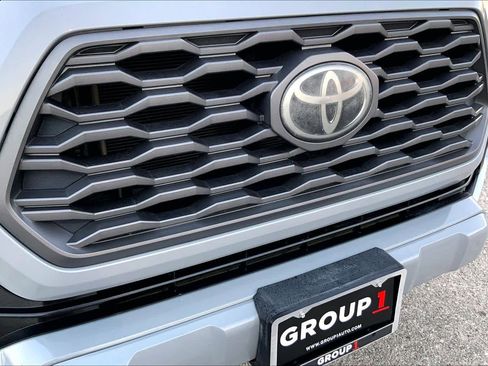 Used 2020 Toyota Tacoma TRD Sport w/ Technology Package image 28