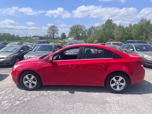 Used 2016 Chevrolet Cruze LT w/ Technology Package FWD image 3
