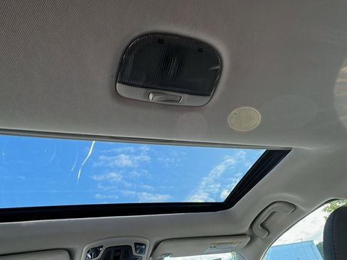 Used 2022 Subaru Outback Limited image 19