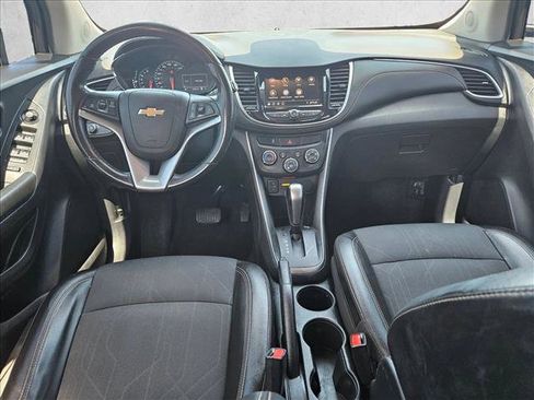 Used 2021 Chevrolet Trax LT w/ Midnight Edition FWD image 16