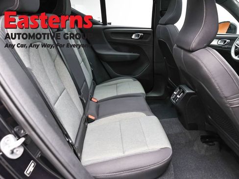 Used 2024 Volvo XC40 B5 Core AWD/4WD image 24