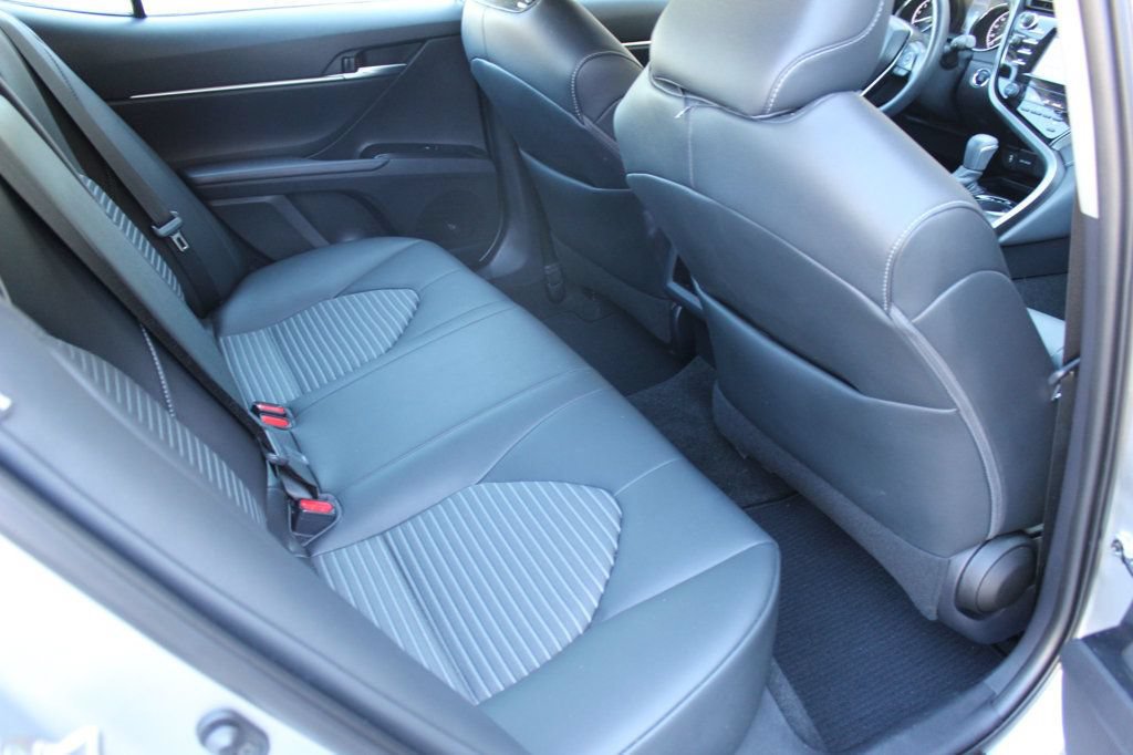 Used 2019 Toyota Camry SE w/ Convenience Package FWD image 16