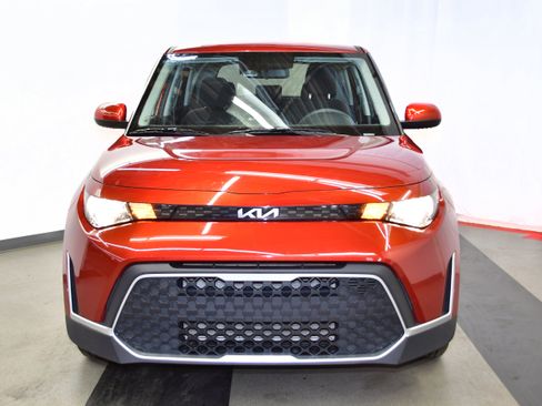 Used 2025 Kia Soul LX w/ LX Technology Package image 3