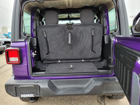 Used 2023 Jeep Wrangler Sport AWD/4WD image 18