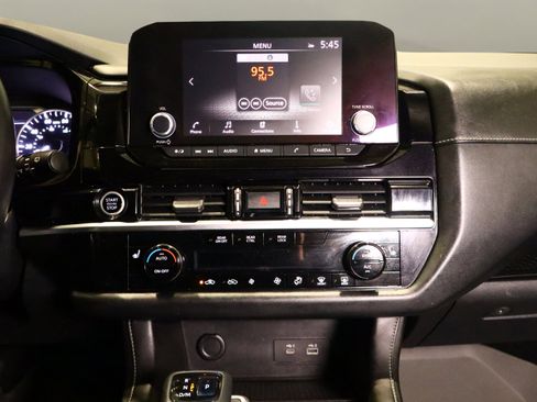 Used 2022 Nissan Pathfinder SV image 25