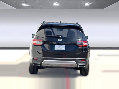 Certified 2025 Honda Pilot Touring image 9
