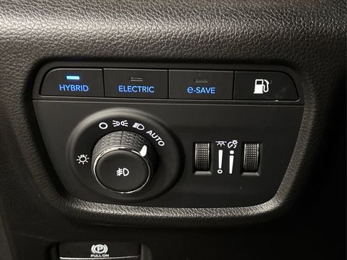 Used 2024 Jeep Grand Cherokee Trailhawk w/ Advanced Protech Group II image 41