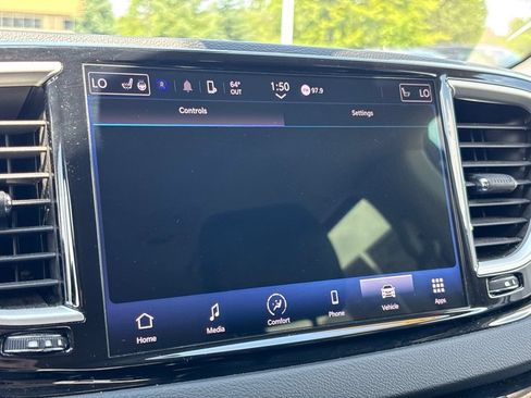 Used 2024 Chrysler Pacifica Touring-L FWD image 27
