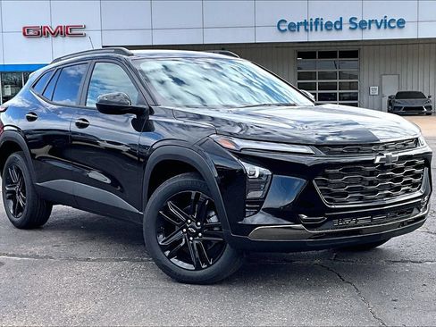 New 2026 Chevrolet Trax ACTIV FWD image 2