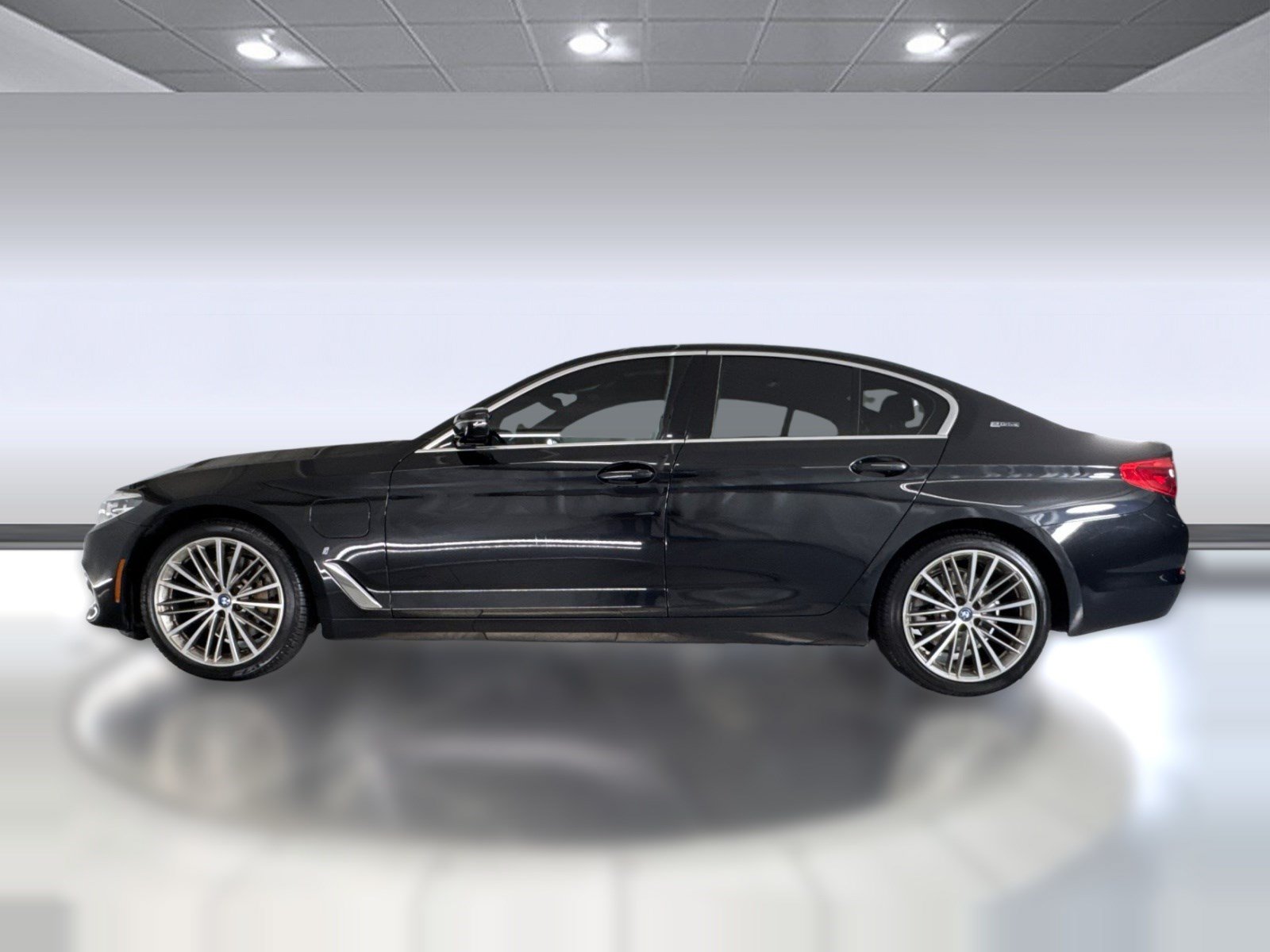 Used 2019 BMW 530e w/ Convenience Package RWD image 2