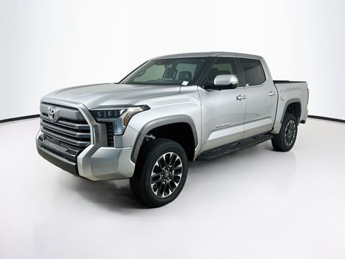 Used 2025 Toyota Tundra Limited AWD/4WD image 3