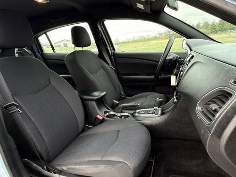 Used 2014 Chrysler 200 LX FWD image 19