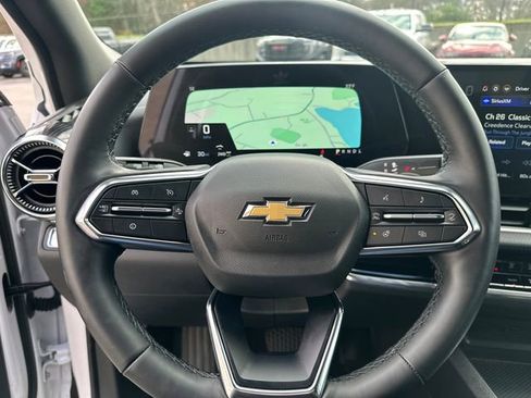 Used 2025 Chevrolet Equinox LT image 28