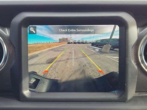 Used 2023 Jeep Gladiator Overland w/ Cold Weather Group image 23