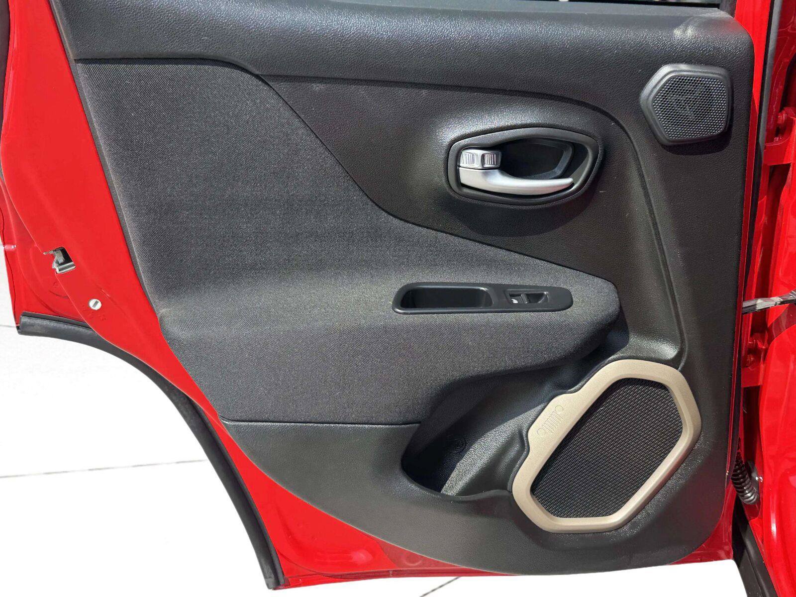 Used 2015 Jeep Renegade Latitude w/ Popular Equipment Group FWD image 35