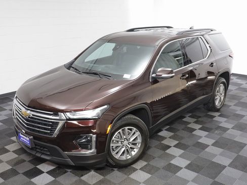 Certified 2023 Chevrolet Traverse LT image 2