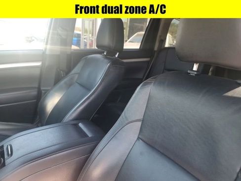 Used 2019 Toyota Highlander XLE image 10