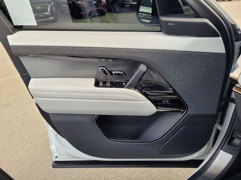 Used 2024 Land Rover Range Rover Sport SE image 15