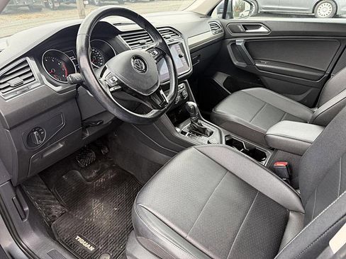 Used 2019 Volkswagen Tiguan SE w/ Panoramic Sunroof Package image 9