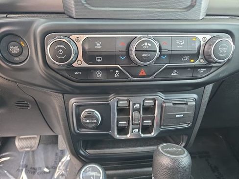Used 2023 Jeep Gladiator Sport AWD/4WD image 31