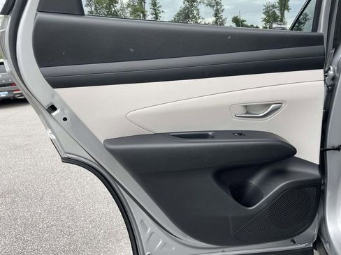 Certified 2025 Hyundai Tucson SEL FWD image 2