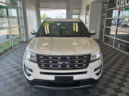 Used 2017 Ford Explorer Limited w/ Equipment Group 301A AWD/4WD image 2