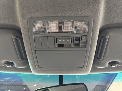 Used 2010 Toyota Highlander Limited AWD/4WD image 22