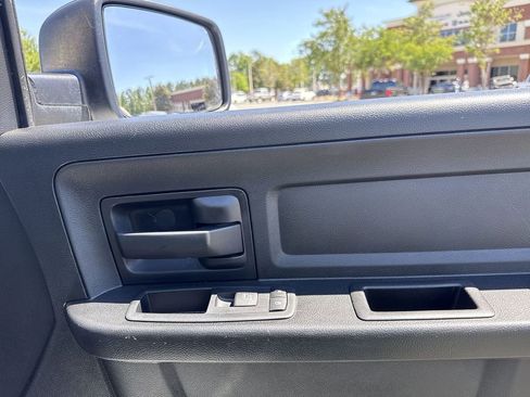 Used 2017 RAM 1500 Express RWD image 18