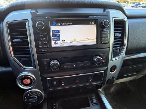 Used 2017 Nissan Titan S AWD/4WD image 23