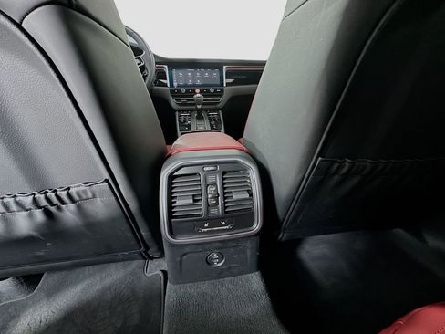 Used 2025 Porsche Macan image 27
