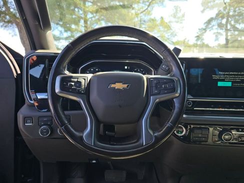 Used 2022 Chevrolet Silverado 1500 LT w/ Leather Package image 15