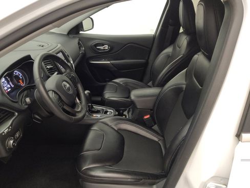 Used 2020 Jeep Cherokee Latitude Plus AWD/4WD image 17