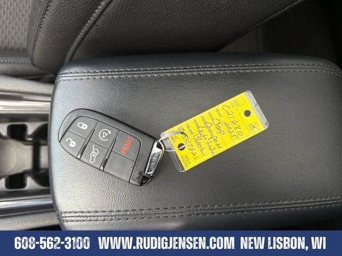 Used 2025 Jeep Compass Latitude w/ Sun & Sound Group AWD/4WD image 28