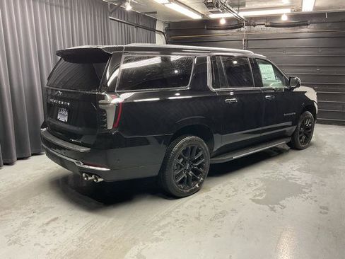 New 2026 Chevrolet Suburban Premier w/ Sun And Tow Package AWD/4WD image 8