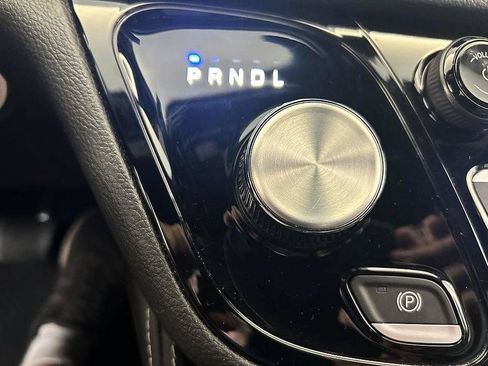 Used 2025 Chrysler Pacifica Limited FWD image 20