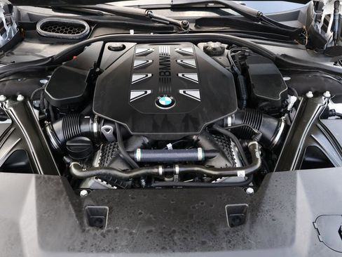 Used 2023 BMW 760i xDrive w/ Executive Package image 24