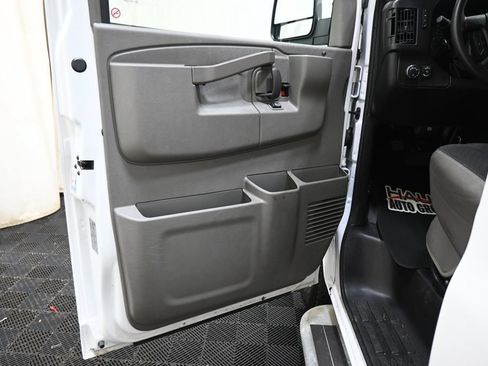Used 2025 GMC Savana 2500 w/ Driver Convenience Package RWD image 19