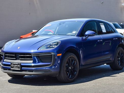 Used 2023 Porsche Macan image 3